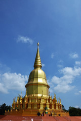 Naklejka premium Golden pagoda, sky background