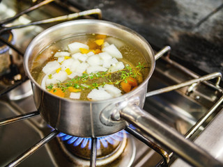 Gemüsefond kochen