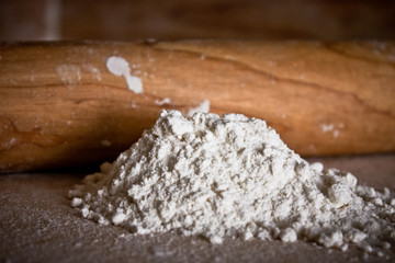 Mattarello e farina
