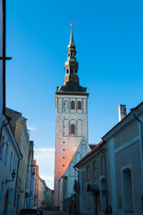 Obraz premium Old town of Tallinn. Red tiled roofs, the church of St. Olaf, the Baltic Sea in the background. Card. Estonia.