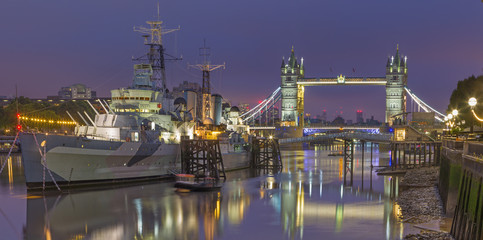 LONDON, GREAT BRITAIN - SEPTEMBER 17, 2017: The panorama of the Tower bridge and cruiser Belfast at dusk.