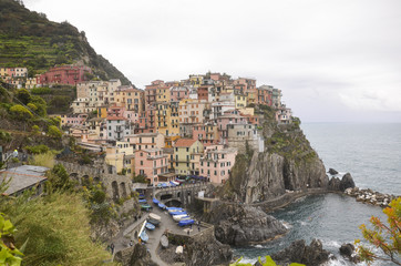 Fototapeta na wymiar Manarola, Cinque Terre, in the Italian Mediterranean sea