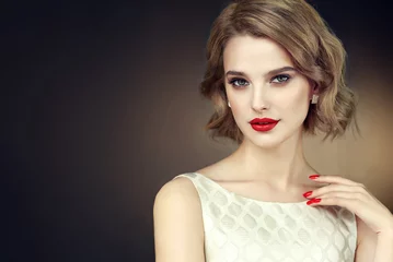 Papier Peint photo Salon de coiffure Beautiful model girl with short curly  hair and red lips . Red manicure on nails .Beauty and esthetic care 