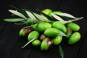  Grüne Oliven