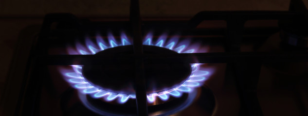 Blue-red flame on the gas cooker