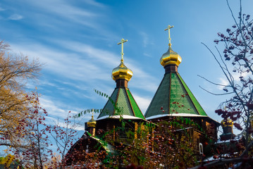 православная церковь из дерева в Самаре, Россия © sorokinsamara