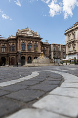 Obraz premium CATANIA, ITALY - October 7, 2017: Theater and fountain on Piazza Vincenzo Bellini in Catania, Sicily, Italy. Teatro Massimo Bellini.