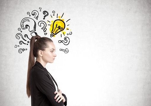 Crossed arms businesswoman, light bulb, quesitons