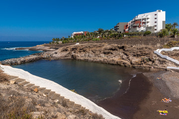 Fototapeta na wymiar Badebucht und Hotelanlage an der Costa Adeje auf Teneriffa