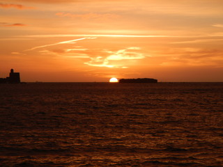 Obraz premium levé de soleil sur l'île Tatihou