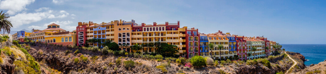 Panorama der Siedlung über der Playa Las Salinas auf Teneriffa