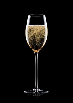 Champagne glass with bubbles with reflection