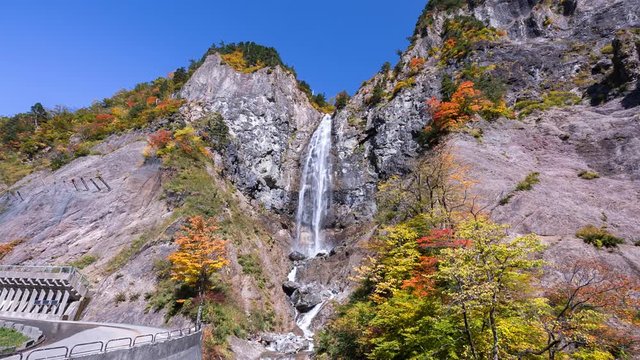 秋のふくべの大滝