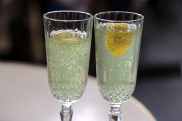Cocktail Aperitif mit Limoncello, Limon Fizz