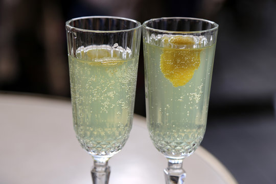 Cocktail Aperitif mit Limoncello, Limon Fizz