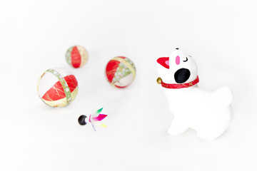 新年イメージ 干支戌の置物,手毬,追羽根