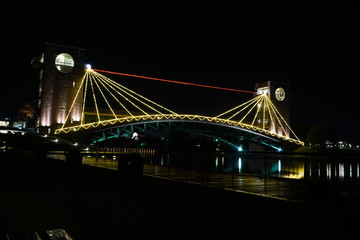 Obraz premium Most na kanale Toiwa Prefektura Toyama Oświetlenie nocne