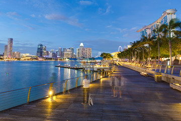 Marina Bay promenade in Singapore © gregory