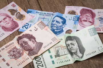 Tickets of 20, 50, 200 and 500 mexican pesos seem to be sad.