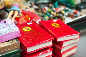 Foto op Canvas Chairman Mao's Little Red Book on sale at Upper Lascar Row street market, Sheung Wan, Hong Kong © Stripped Pixel