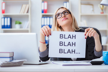 Young businesswoman with message in the office