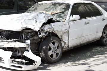  White car nissan after the crash