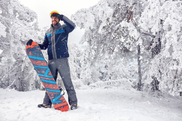 Fototapeta na wymiar young male snowboarder on the mountain