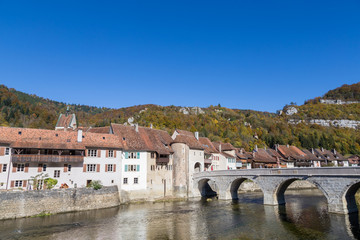 Fototapeta na wymiar Pont sur le Doubs à St Ursanne