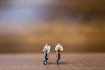 Fototapeta premium Miniature people travelers standing on wooden background , Travel concept