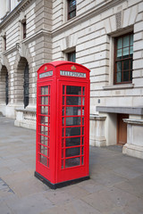 Obraz premium Red telephone booth in London