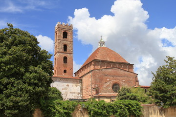 Fototapeta na wymiar Lucca church - Tuscany - Italy