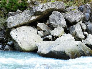 岩　岩の重なり　自然　自然石　渓谷　河　川　石川県　綿ヶ滝　手取渓谷　手取川渓谷　白山手取川ジオパーク　ジオパーク　白山　綿ヶ滝　手取渓谷　ジオパーク　白山