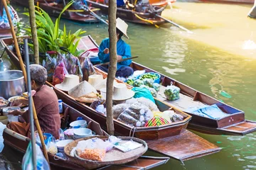 Foto op Plexiglas Traditional floating market in Damnoen Saduak near Bangkok. Thailand © preto_perola