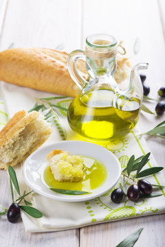 Aceite de oliva virgen extra especias hierbas y condimentos para una comida sana