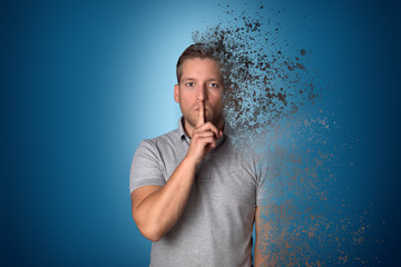 Mann hält Finger vor Mund und löst sich auf mit Dispersion 