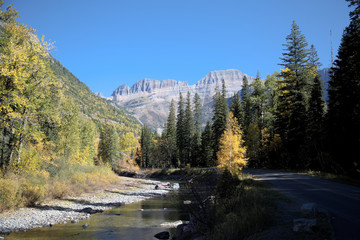 Fototapeta na wymiar Scenic Highway - Glacier National Park