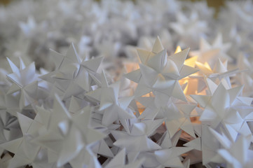 viele Fr&ouml;belsterne selbst gefaltet f&uuml;r Weihnachten