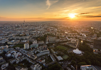 Naklejka premium Sonnenaufgang in Berlin-Mitte
