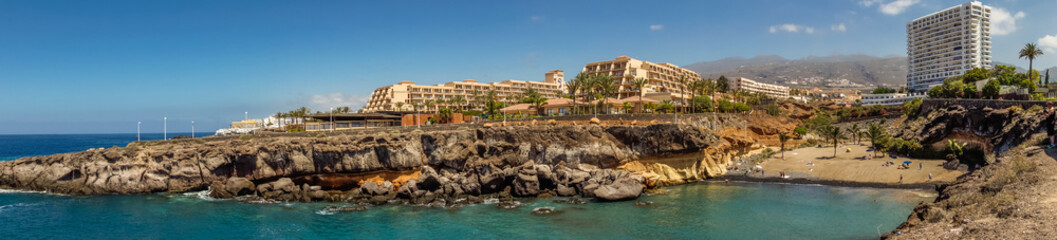 Hotels auf den Klippen an der Südküste von Teneriffa