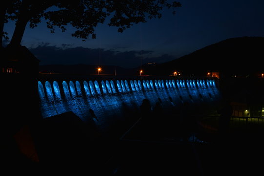 Ederstaumauer bei Nacht