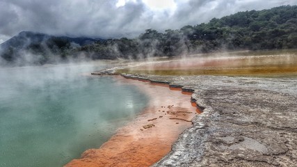 Waiotapu source d'eau géothermique et volcanique