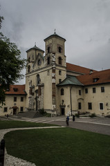 Fototapeta na wymiar kościół, klasztor, dziedziniec