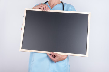 Arzt mit Tafel in der Hand
