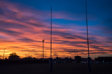 Naklejka premium Tramonto sul campo di rugby