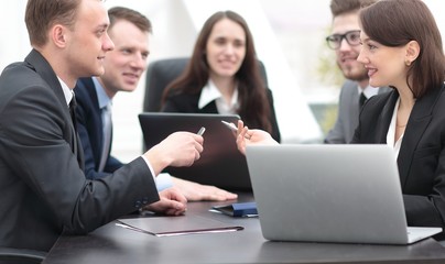 business team holds a brainstorm