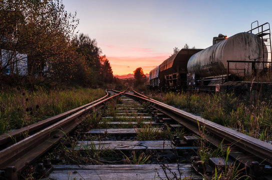 Taunusstein-Hahn Gleise der Aartalbahn am Abend