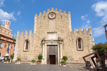 Fototapeta na wymiar Duomo di Taormina