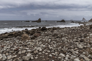 Fototapeta na wymiar Felsige Küste im Norden der Kanareninsel Teneriffa