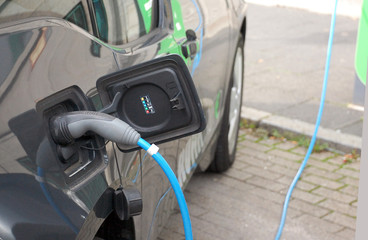 Elektroauto an der Ladestation