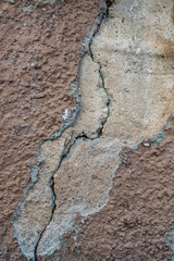 Risse an Hauswand